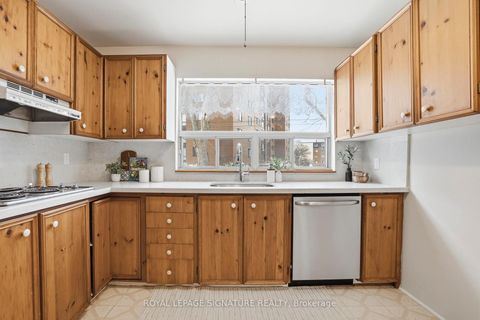 Photo 13 at 11 Innisdale Drive, Maryvale, Toronto