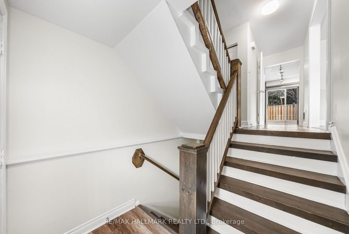 Photo 2 at 11 Tangle Briar Way, Bayview Village, Toronto