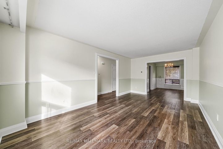 Photo 6 at 11 Tangle Briar Way, Bayview Village, Toronto