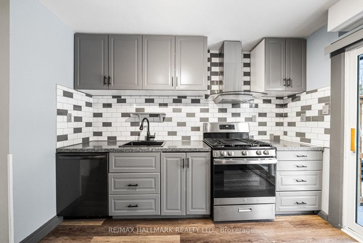 Photo 13 at 11 Tangle Briar Way, Bayview Village, Toronto