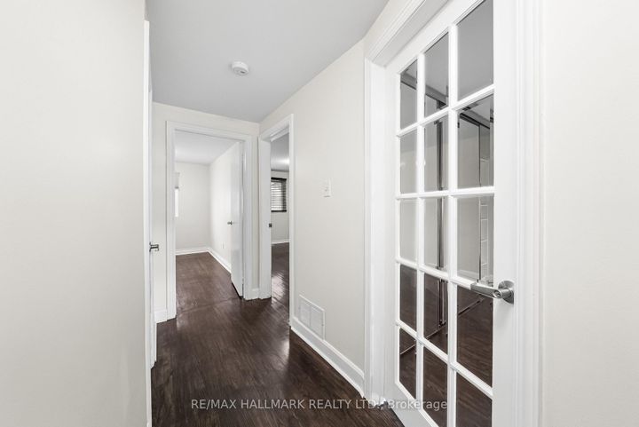 Photo 23 at 11 Tangle Briar Way, Bayview Village, Toronto