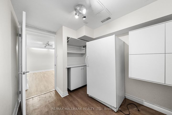 Photo 33 at 11 Tangle Briar Way, Bayview Village, Toronto