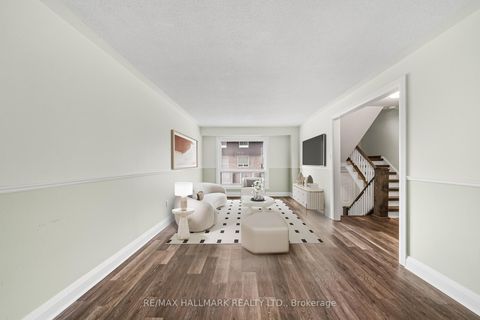 Photo 3 at 11 Tangle Briar Way, Bayview Village, Toronto