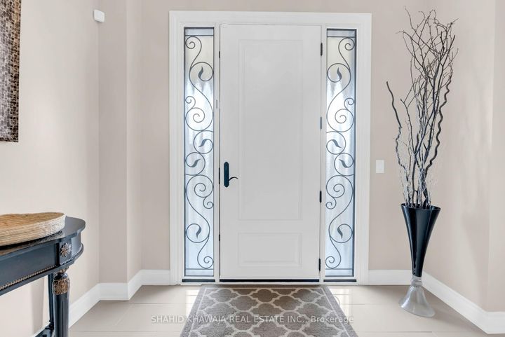 Photo 5 at 12 Orangeblossom Trail, Credit Valley, Brampton