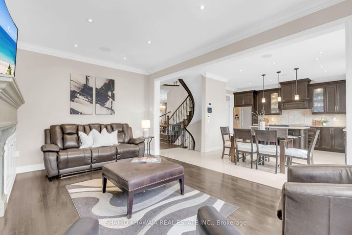 Photo 14 at 12 Orangeblossom Trail, Credit Valley, Brampton