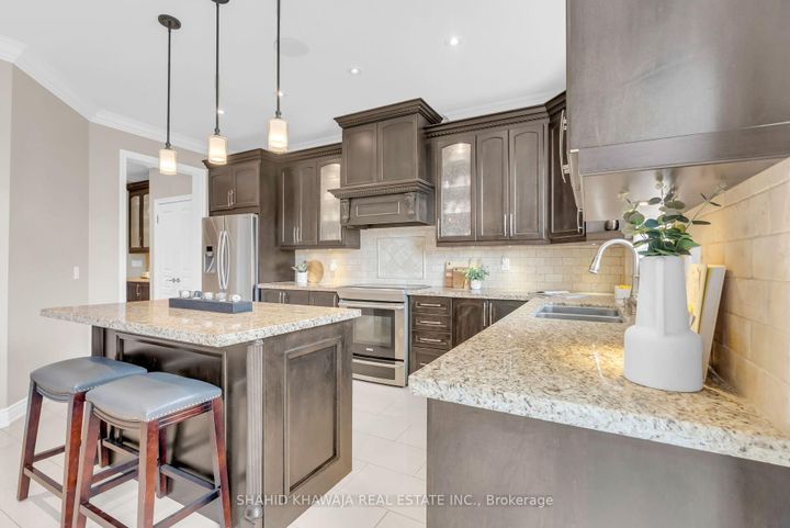 Photo 16 at 12 Orangeblossom Trail, Credit Valley, Brampton