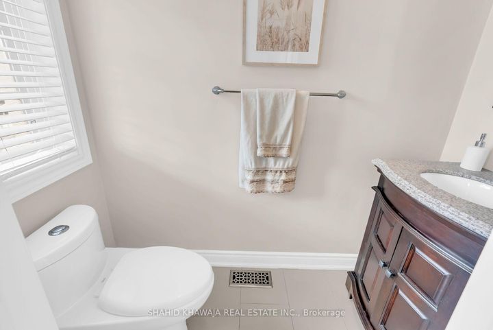 Photo 20 at 12 Orangeblossom Trail, Credit Valley, Brampton