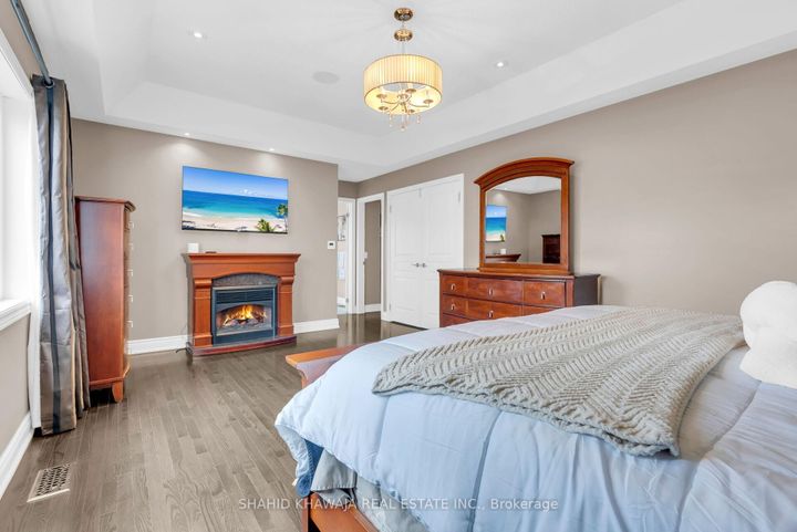 Photo 24 at 12 Orangeblossom Trail, Credit Valley, Brampton