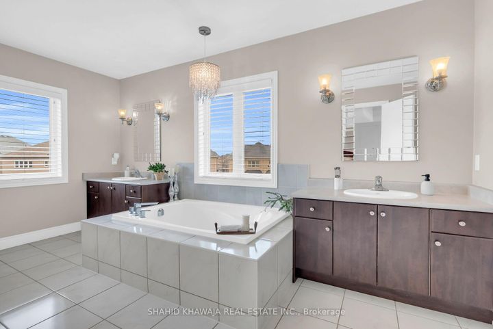 Photo 25 at 12 Orangeblossom Trail, Credit Valley, Brampton