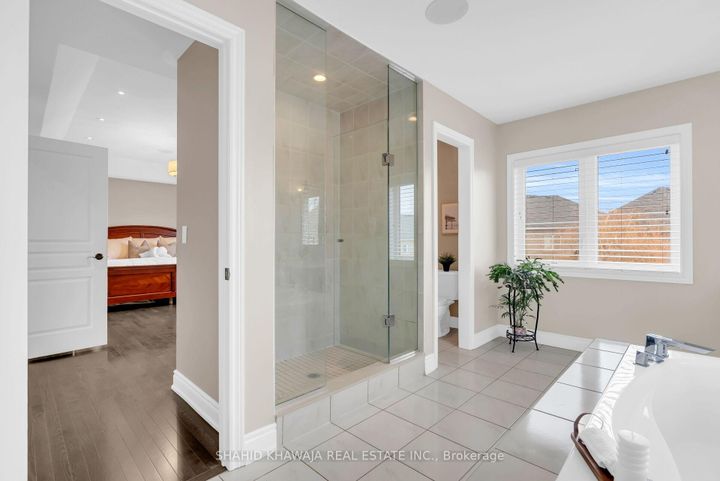 Photo 26 at 12 Orangeblossom Trail, Credit Valley, Brampton