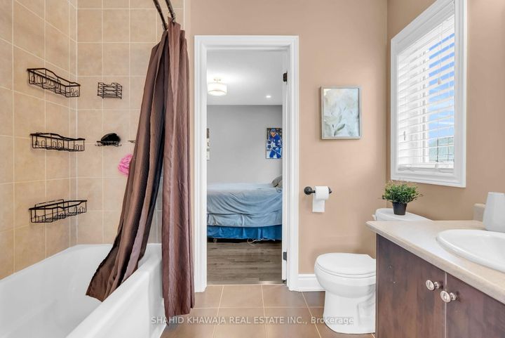Photo 28 at 12 Orangeblossom Trail, Credit Valley, Brampton