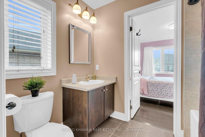 Photo 29 at 12 Orangeblossom Trail, Credit Valley, Brampton