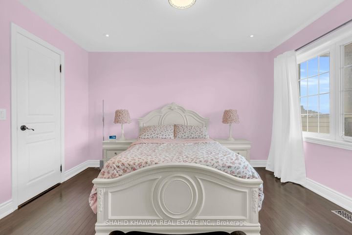 Photo 30 at 12 Orangeblossom Trail, Credit Valley, Brampton