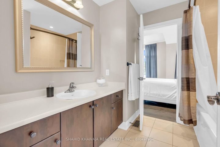 Photo 33 at 12 Orangeblossom Trail, Credit Valley, Brampton