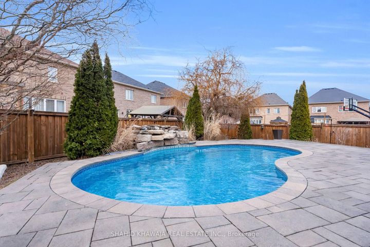 Photo 38 at 12 Orangeblossom Trail, Credit Valley, Brampton