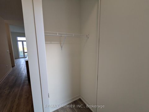 Photo 1 at 513 - 9 Steckley House Lane, Rural Richmond Hill, Richmond Hill