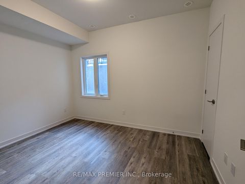 Photo 9 at 513 - 9 Steckley House Lane, Rural Richmond Hill, Richmond Hill