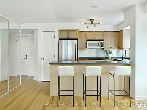 Photo 5 at 305 - 18 Stafford Street, Niagara, Toronto