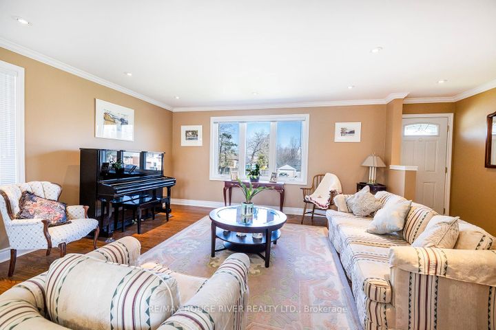 Photo 11 at 9 Granard Boulevard, Cliffcrest, Toronto