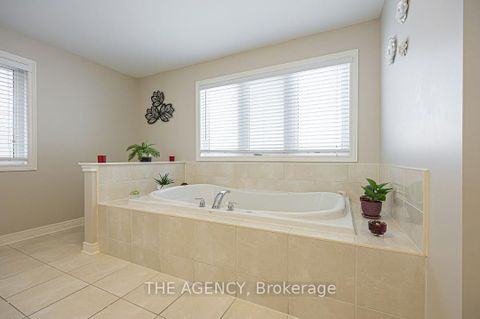 Photo 28 at 48 Tonner Crescent, Bayview Northeast, Aurora