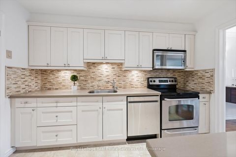 Photo 9 at 136 - 48 Crimson Mill Way, Windfields, Toronto