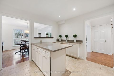 Photo 10 at 136 - 48 Crimson Mill Way, Windfields, Toronto