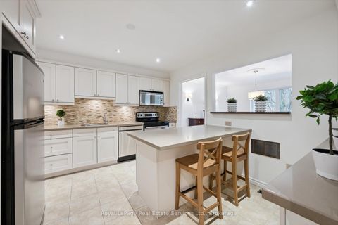 Photo 12 at 136 - 48 Crimson Mill Way, Windfields, Toronto