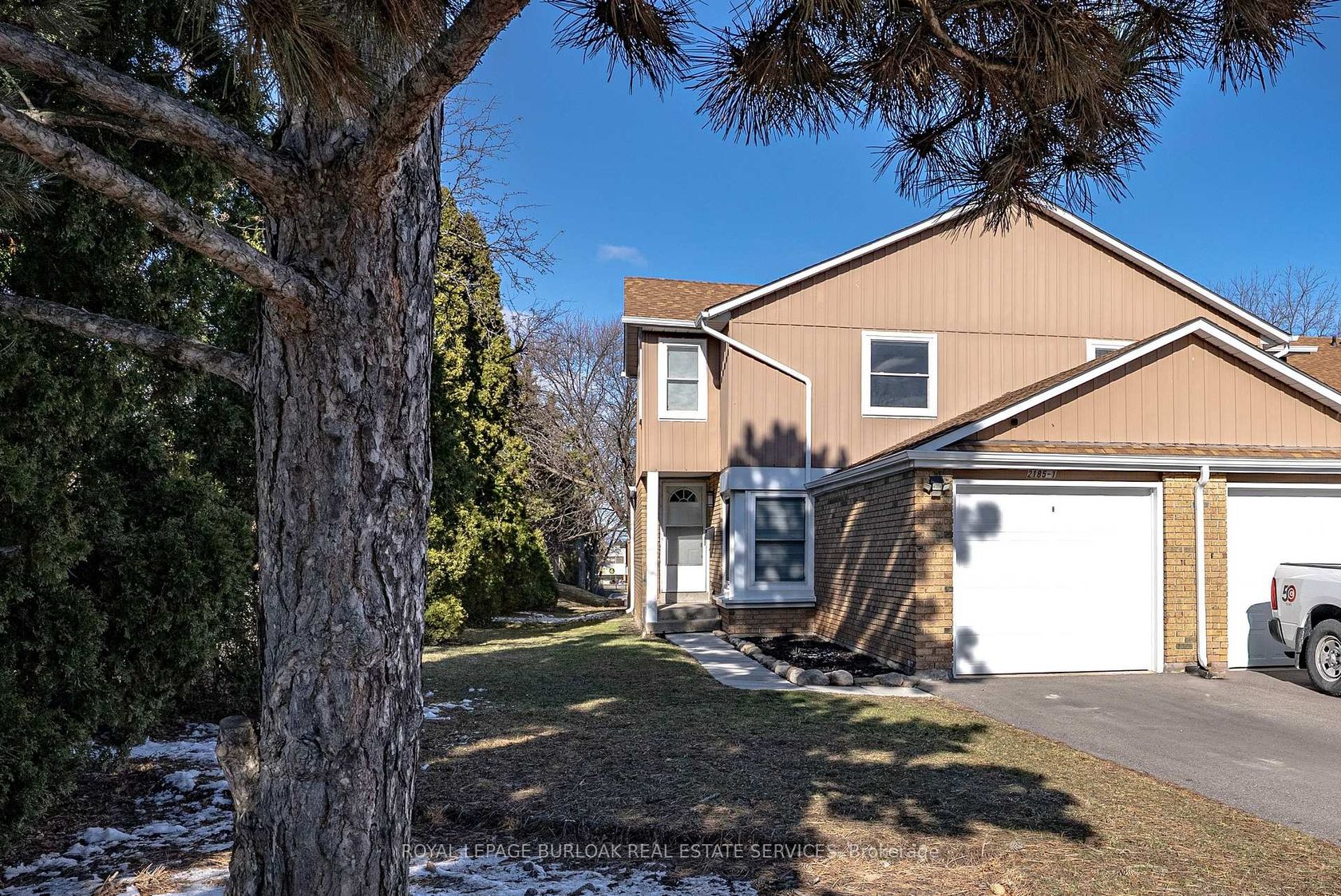 1 - 2185 Fairchild Boulevard, Tyandaga, Burlington 