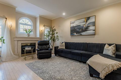 Photo 5 at 338 Mcbride Crescent, Summerhill Estates, Newmarket