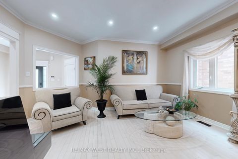 Photo 7 at 338 Mcbride Crescent, Summerhill Estates, Newmarket