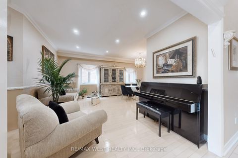 Photo 8 at 338 Mcbride Crescent, Summerhill Estates, Newmarket