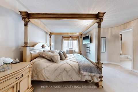 Photo 19 at 338 Mcbride Crescent, Summerhill Estates, Newmarket