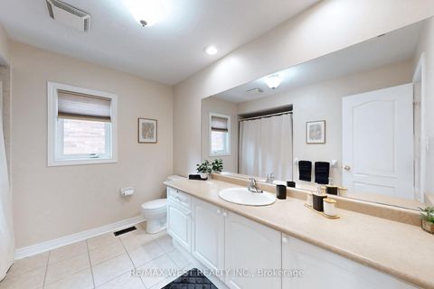 Photo 23 at 338 Mcbride Crescent, Summerhill Estates, Newmarket