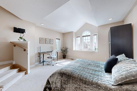 Photo 25 at 338 Mcbride Crescent, Summerhill Estates, Newmarket