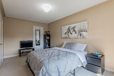 Photo 26 at 338 Mcbride Crescent, Summerhill Estates, Newmarket