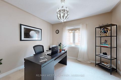 Photo 29 at 338 Mcbride Crescent, Summerhill Estates, Newmarket