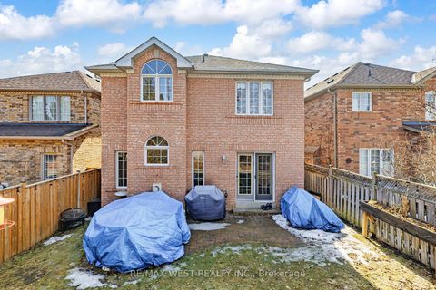 Photo 33 at 338 Mcbride Crescent, Summerhill Estates, Newmarket