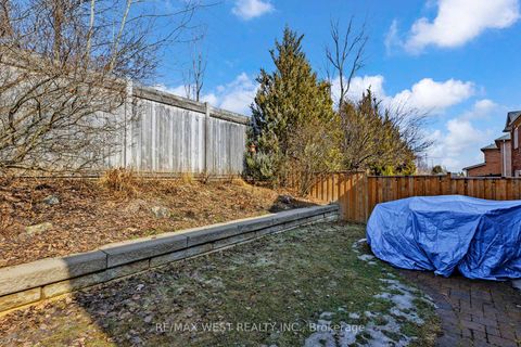 Photo 35 at 338 Mcbride Crescent, Summerhill Estates, Newmarket