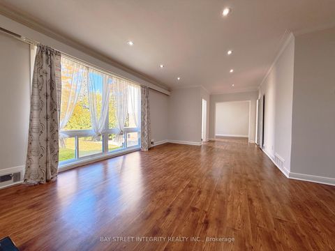 Photo 6 at 143 Munro Boulevard, Windfields, Toronto