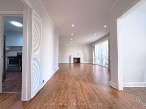 Photo 11 at 143 Munro Boulevard, Windfields, Toronto