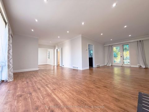 Photo 12 at 143 Munro Boulevard, Windfields, Toronto