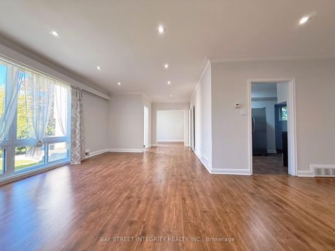Photo 13 at 143 Munro Boulevard, Windfields, Toronto
