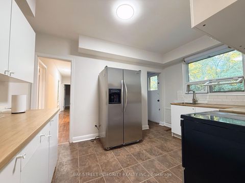 Photo 14 at 143 Munro Boulevard, Windfields, Toronto