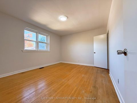 Photo 20 at 143 Munro Boulevard, Windfields, Toronto