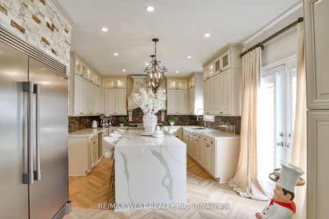 Photo 3 at 134 Sandringham Drive, Shore, Barrie