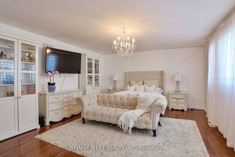 Photo 15 at 134 Sandringham Drive, Shore, Barrie