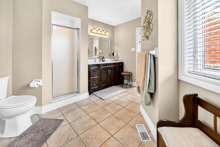 Photo 32 at 17 Chester Crescent, Georgetown, Halton Hills