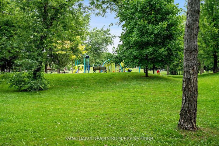 Photo 3 at 13 Bards Walkway, Pleasant View, Toronto