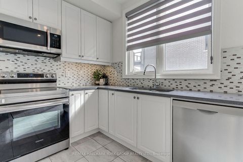 Photo 17 at 534 New England Court, Summerhill Estates, Newmarket