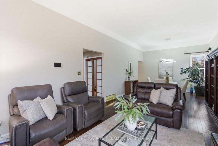 Photo 4 at 209 Darcy Street, Centennial, Oshawa